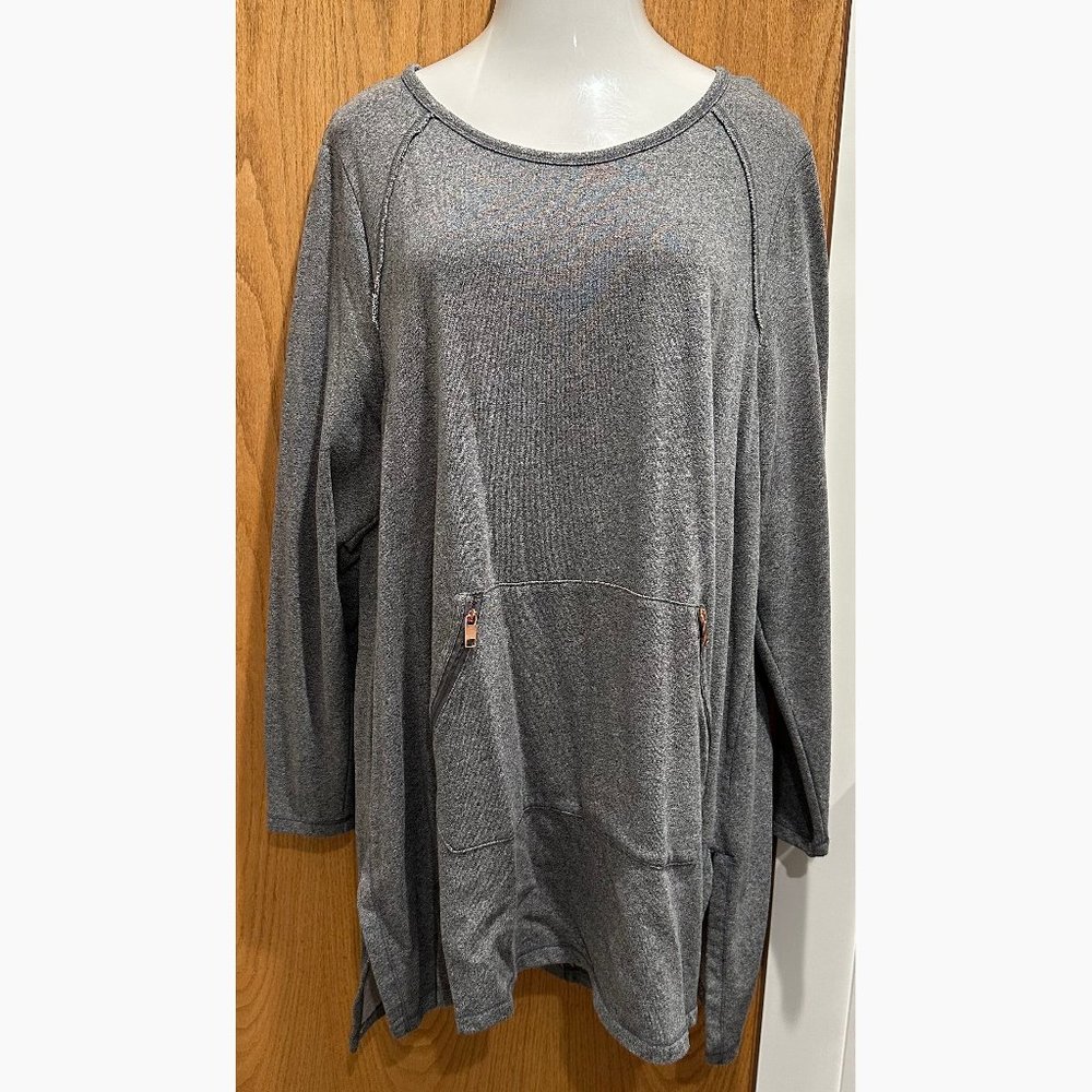Livi Active crew neck tunic. NWOT.